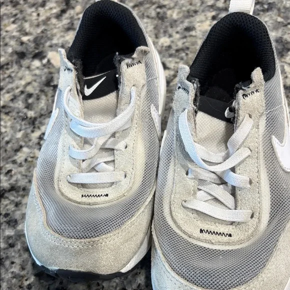 Nike Kids Black and Gray Sneakers - Picture 11 of 11